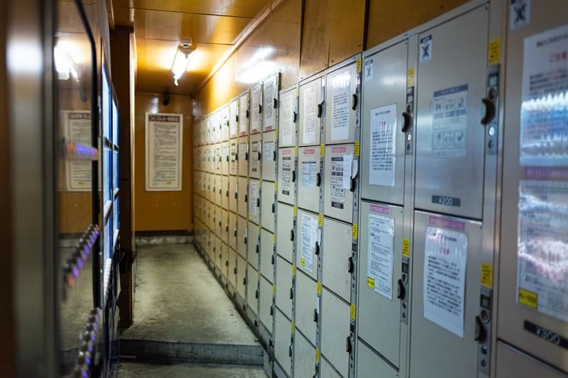 ディズニーランドにコインロッカーはあるの？料金やサイズを調査！